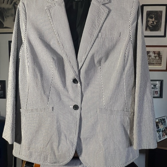 JNY Stretch Seersucker Blazer w/Pants,  Plus Size 18W, white w/gray stripe - Picture 5 of 11